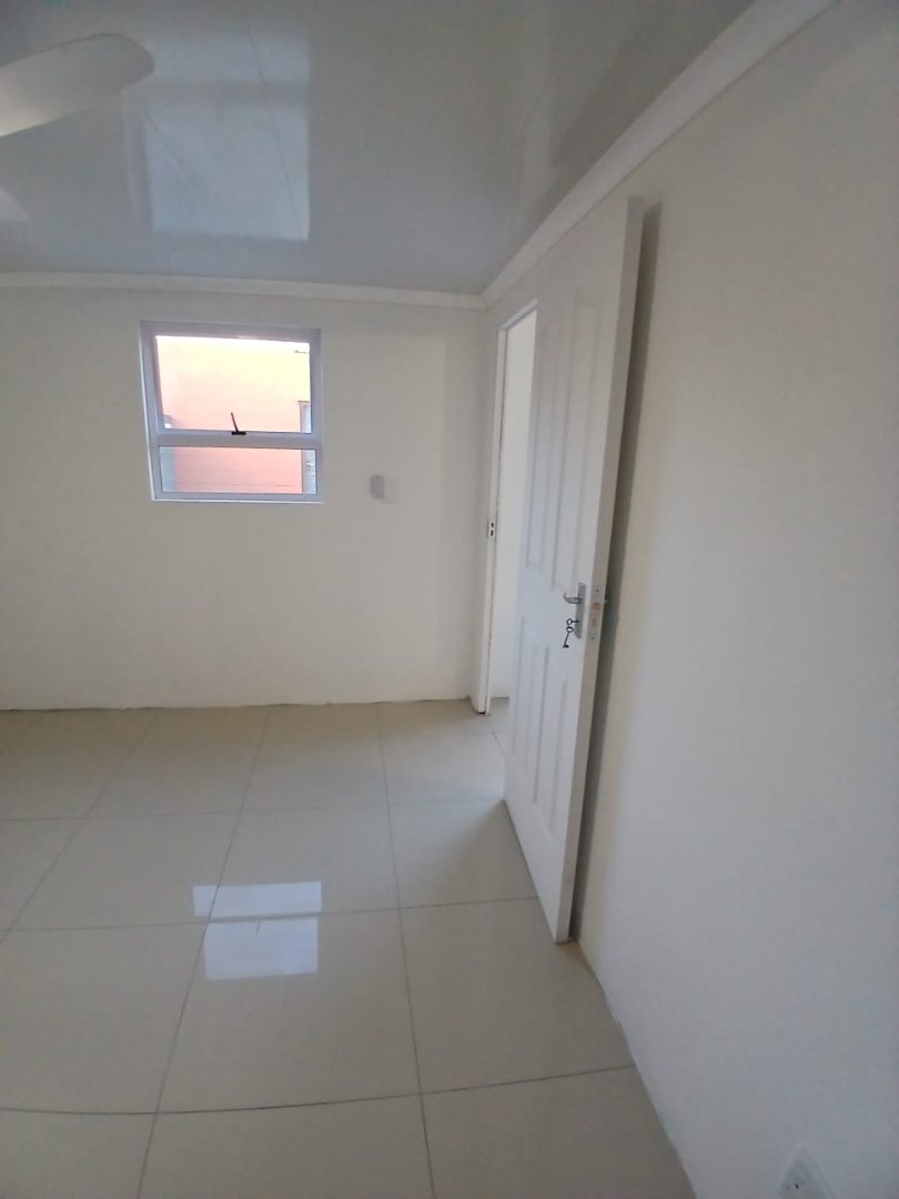 To Let 1 Bedroom Property for Rent in Rondevlei Park Western Cape